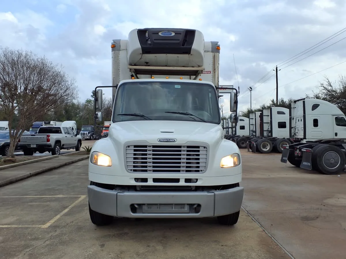 2019 Freightliner M2 106 in Houston, TX — photo 2