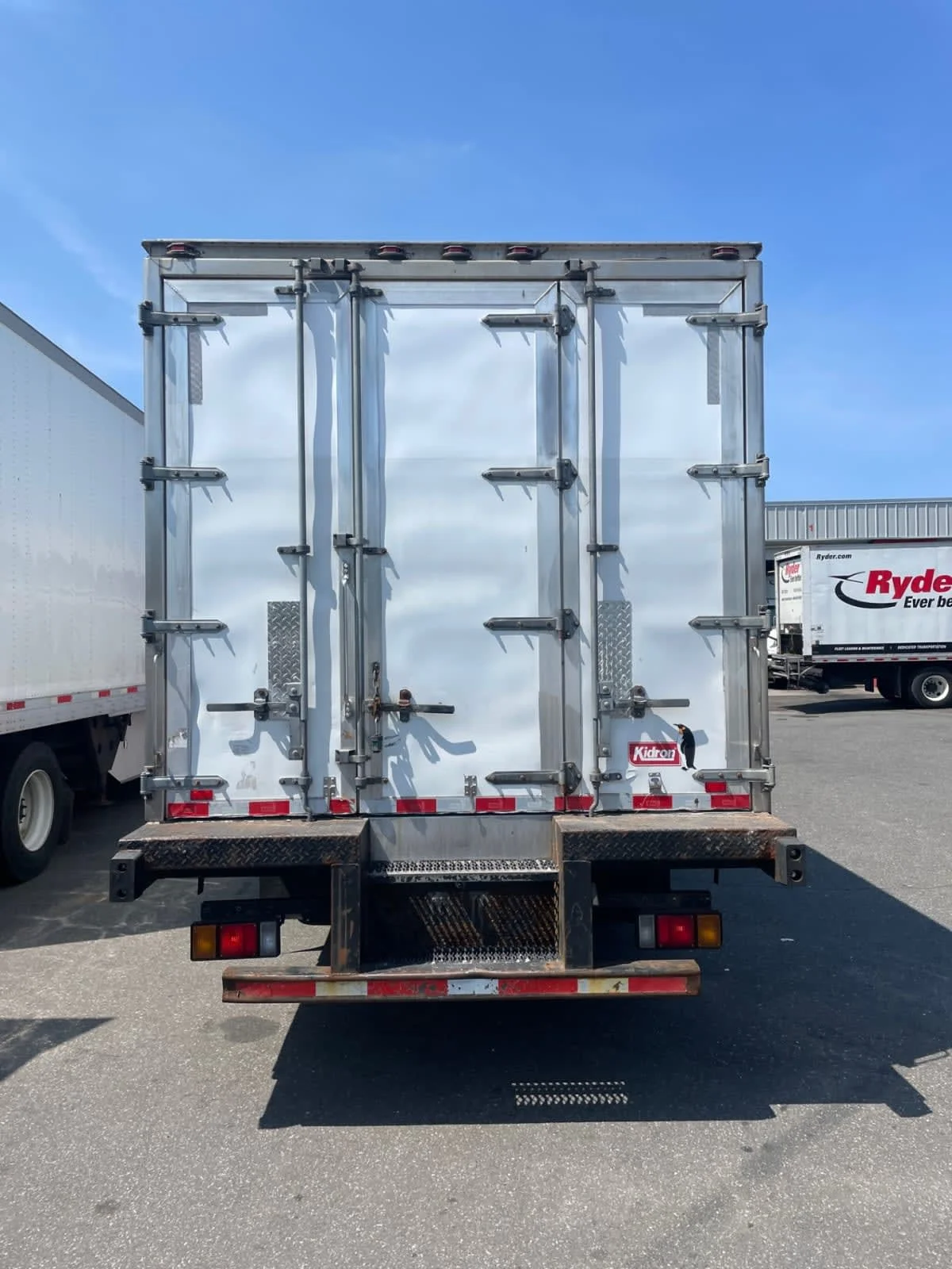 2019 Isuzu NQR in Farmingdale, NY — photo 5