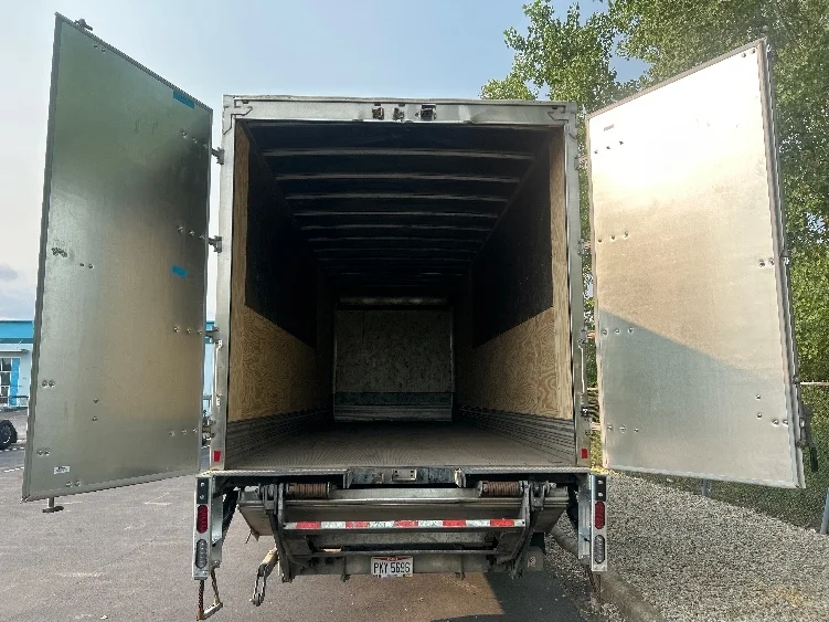 2020 Freightliner eM2 in Obetz, OH — photo 8