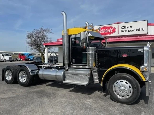 2022 Peterbilt 389 - image 2