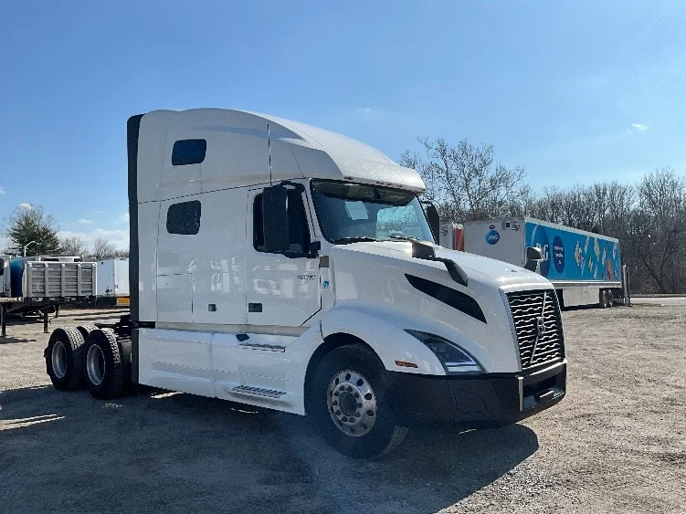 2022 Volvo VNL 760 in Reading, PA