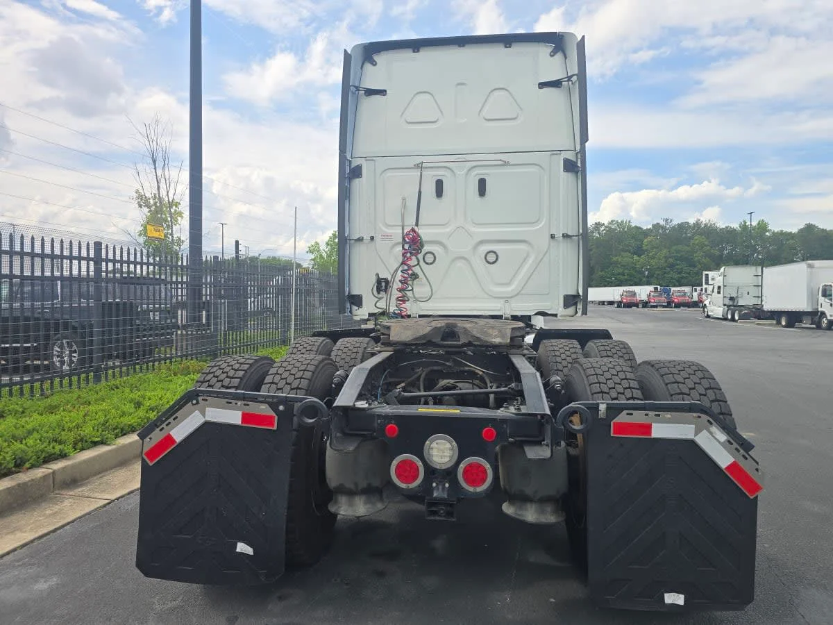 2022 Freightliner Cascadia in Atlanta, GA — photo 5