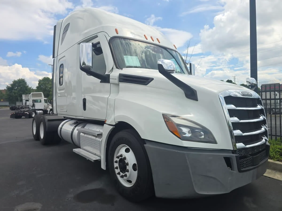 2022 Freightliner Cascadia in Atlanta, GA — photo 3