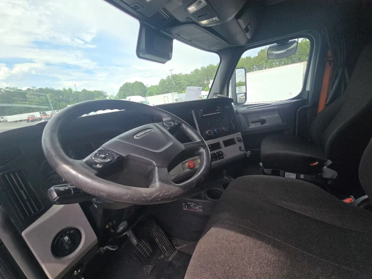 2022 Freightliner Cascadia in Atlanta, GA — photo 7