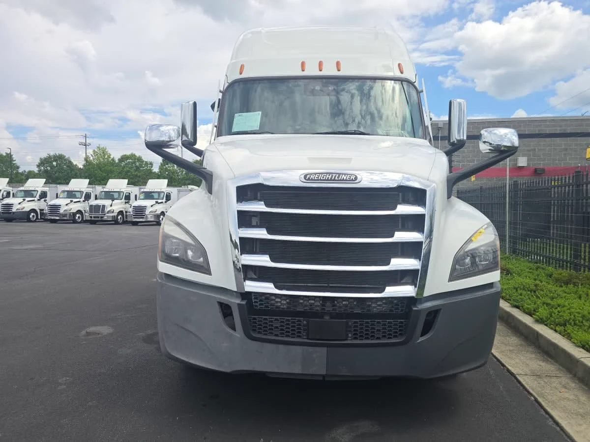 2022 Freightliner Cascadia in Atlanta, GA — photo 2