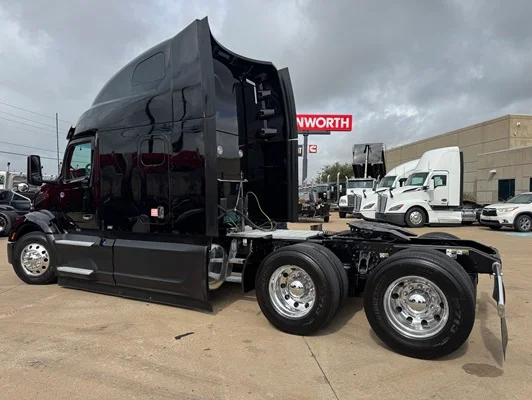2023 Peterbilt 579 in Dallas, TX — photo 10