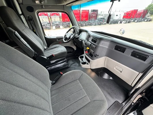 2023 Peterbilt 579 in Dallas, TX — photo 26