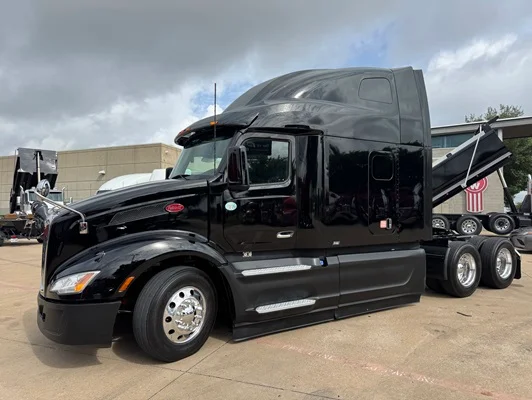 2023 Peterbilt 579 in Dallas, TX — photo 8