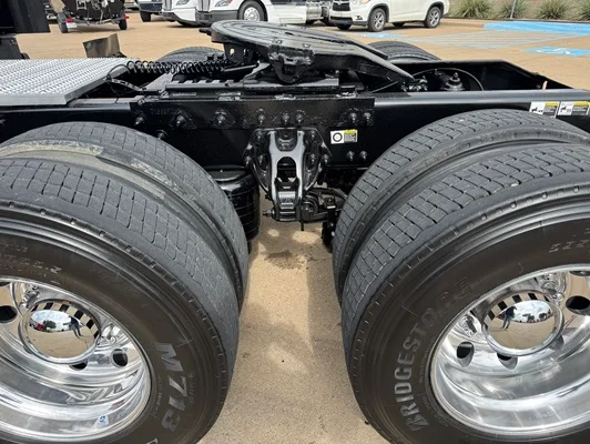 2023 Peterbilt 579 in Dallas, TX — photo 16