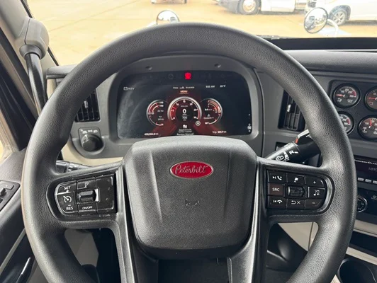 2023 Peterbilt 579 in Dallas, TX — photo 20