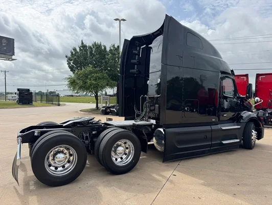 2023 Peterbilt 579 in Dallas, TX — photo 14
