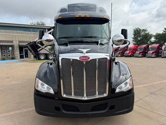 2023 Peterbilt 579 in Dallas, TX — photo 11
