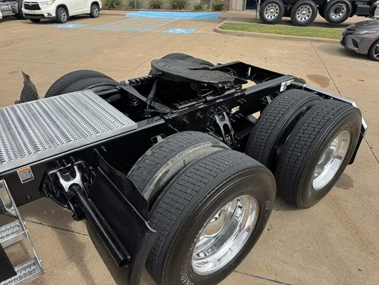 2023 Peterbilt 579 in Dallas, TX — photo 18