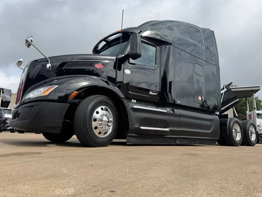 2023 Peterbilt 579 in Dallas, TX — photo 2