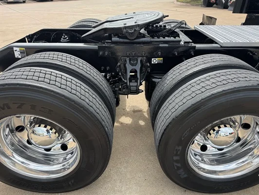 2023 Peterbilt 579 in Dallas, TX — photo 17