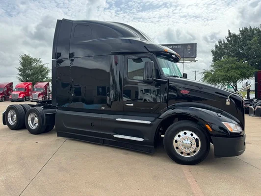 2023 Peterbilt 579 in Dallas, TX — photo 12