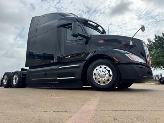2023 Peterbilt 579