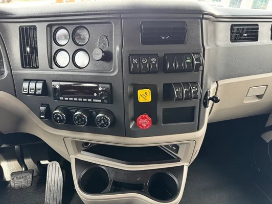 2023 Peterbilt 579 in Dallas, TX — photo 22