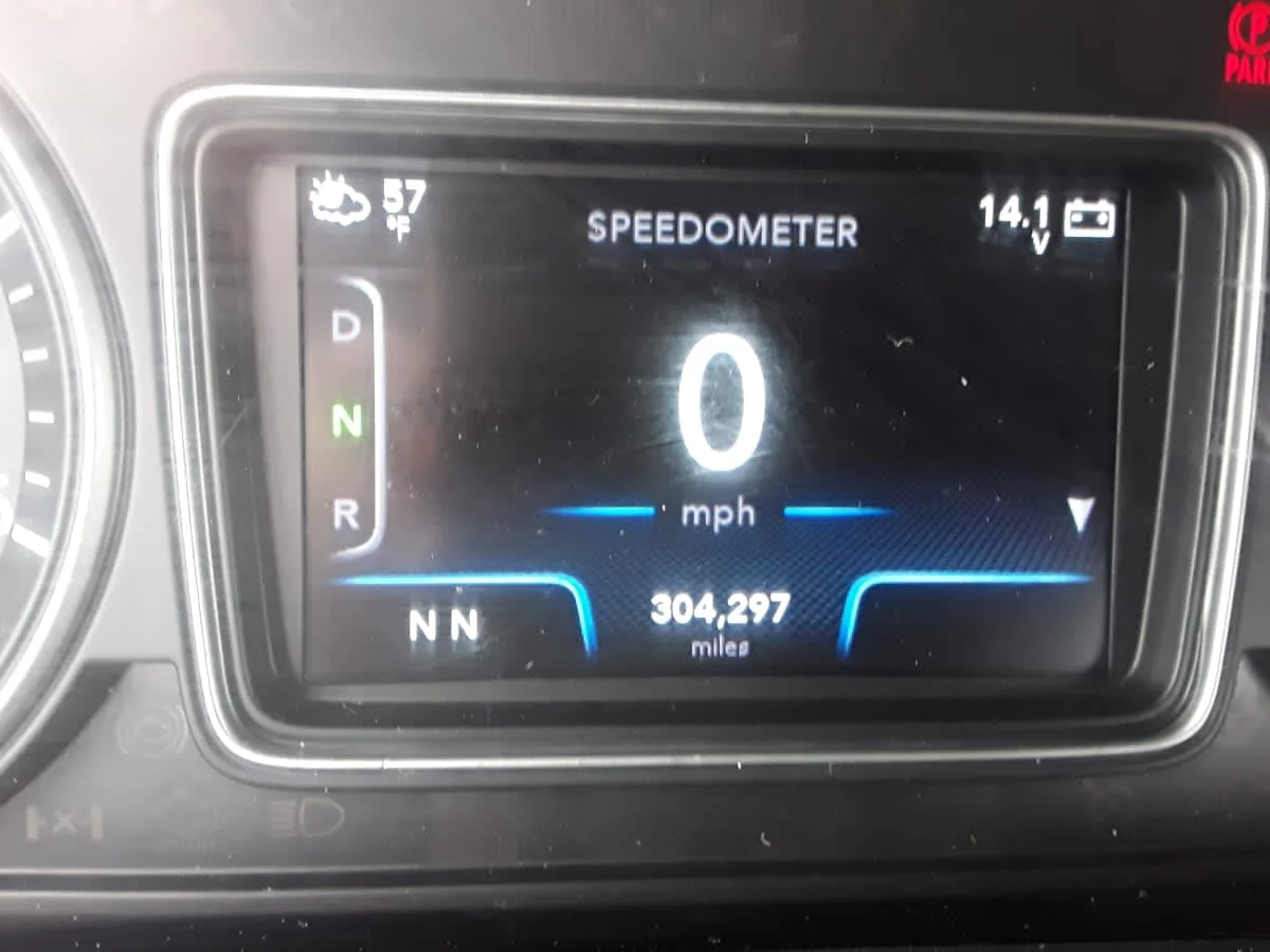 2018 International LT - image 13