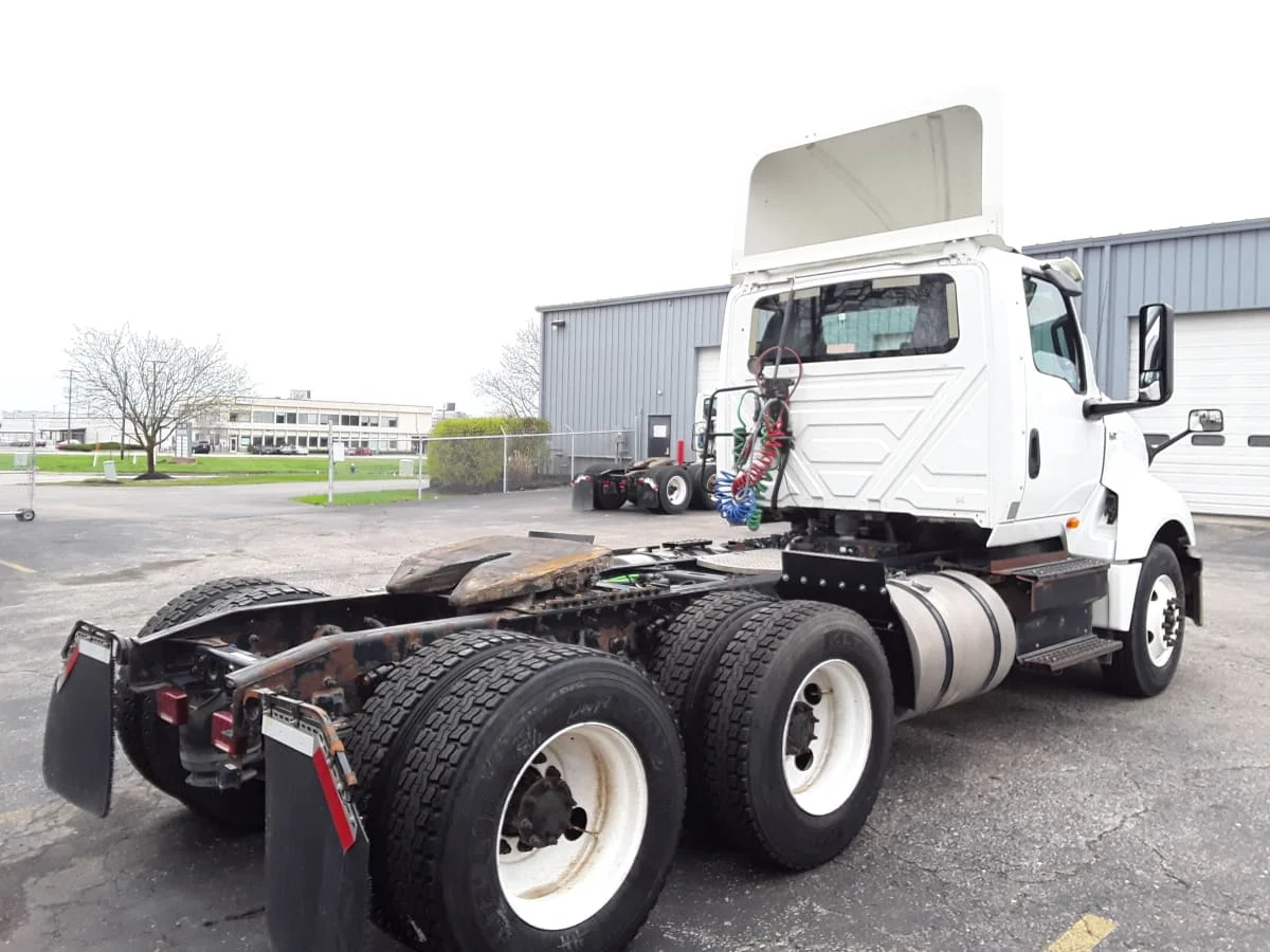 2018 International LT - image 4