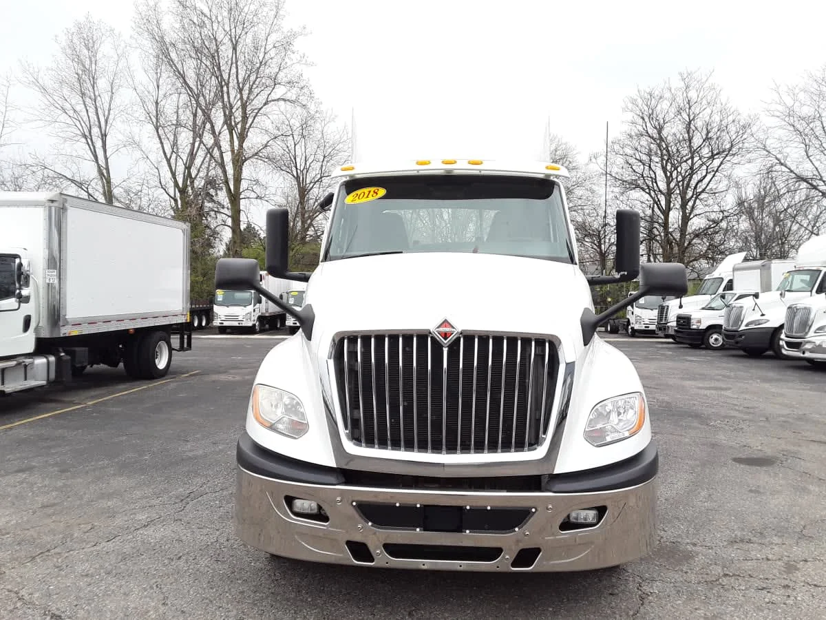2018 International LT - image 2