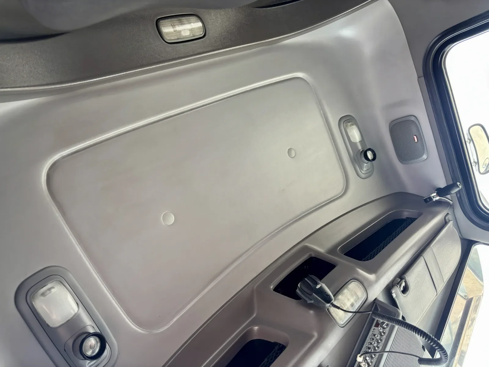 2017 Peterbilt 389 - image 20