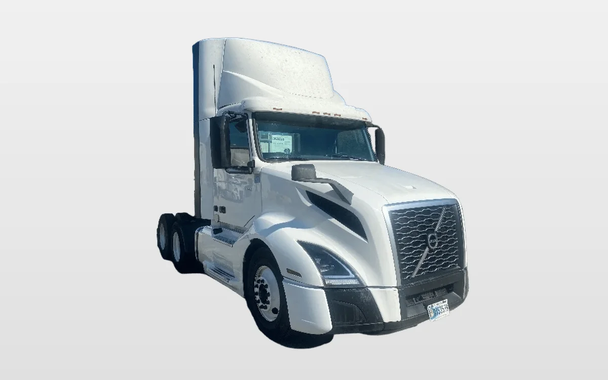 2020 Volvo - image 1