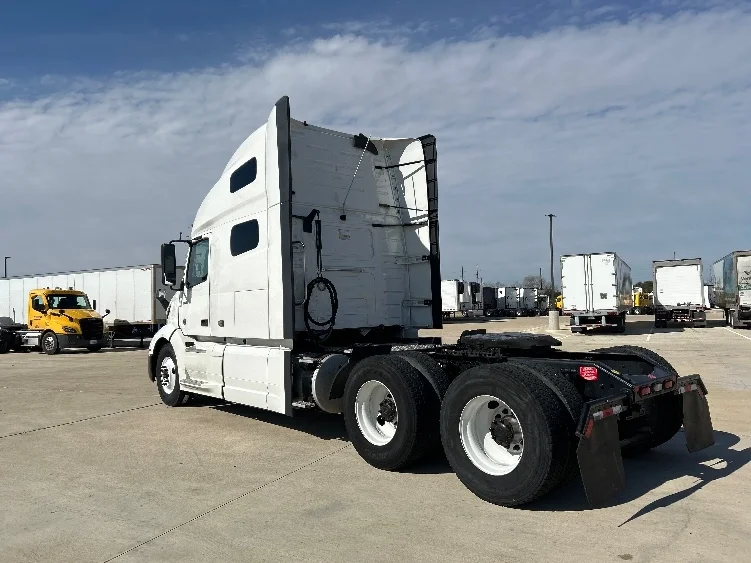 2023 Volvo VNL 760 - image 5