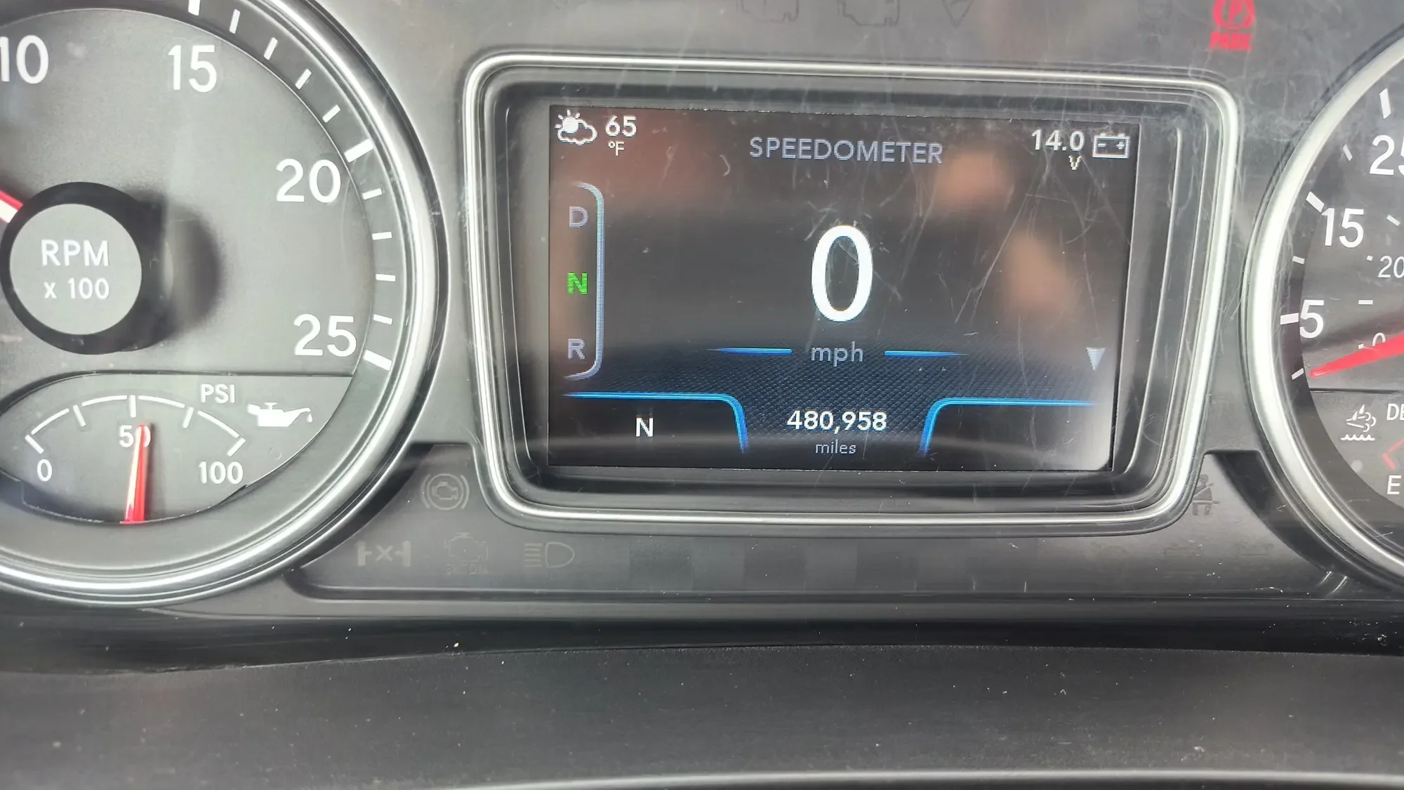 2020 International LT - image 6