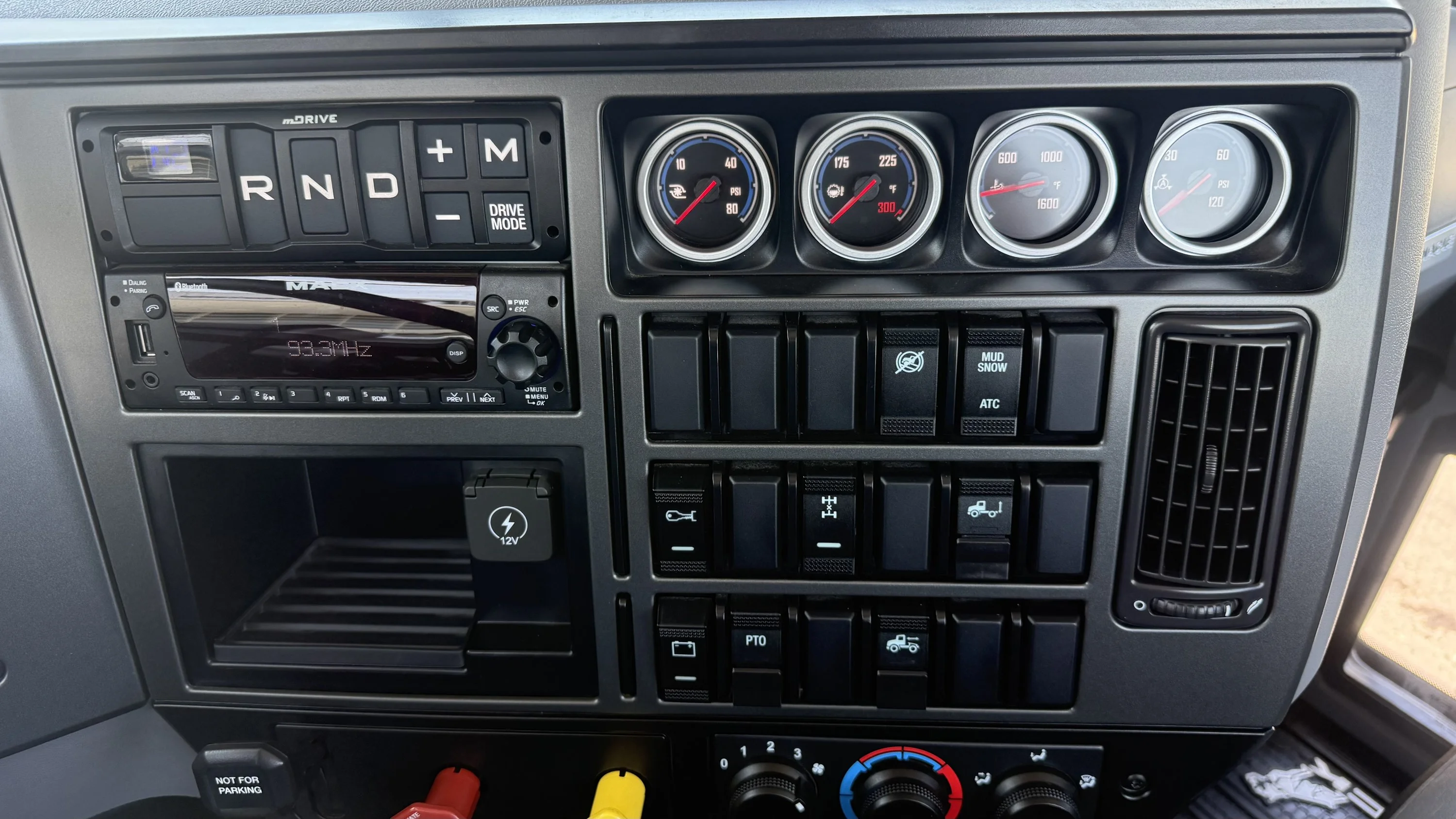 2026 Mack Pinnacle in Austin, TX — photo 35