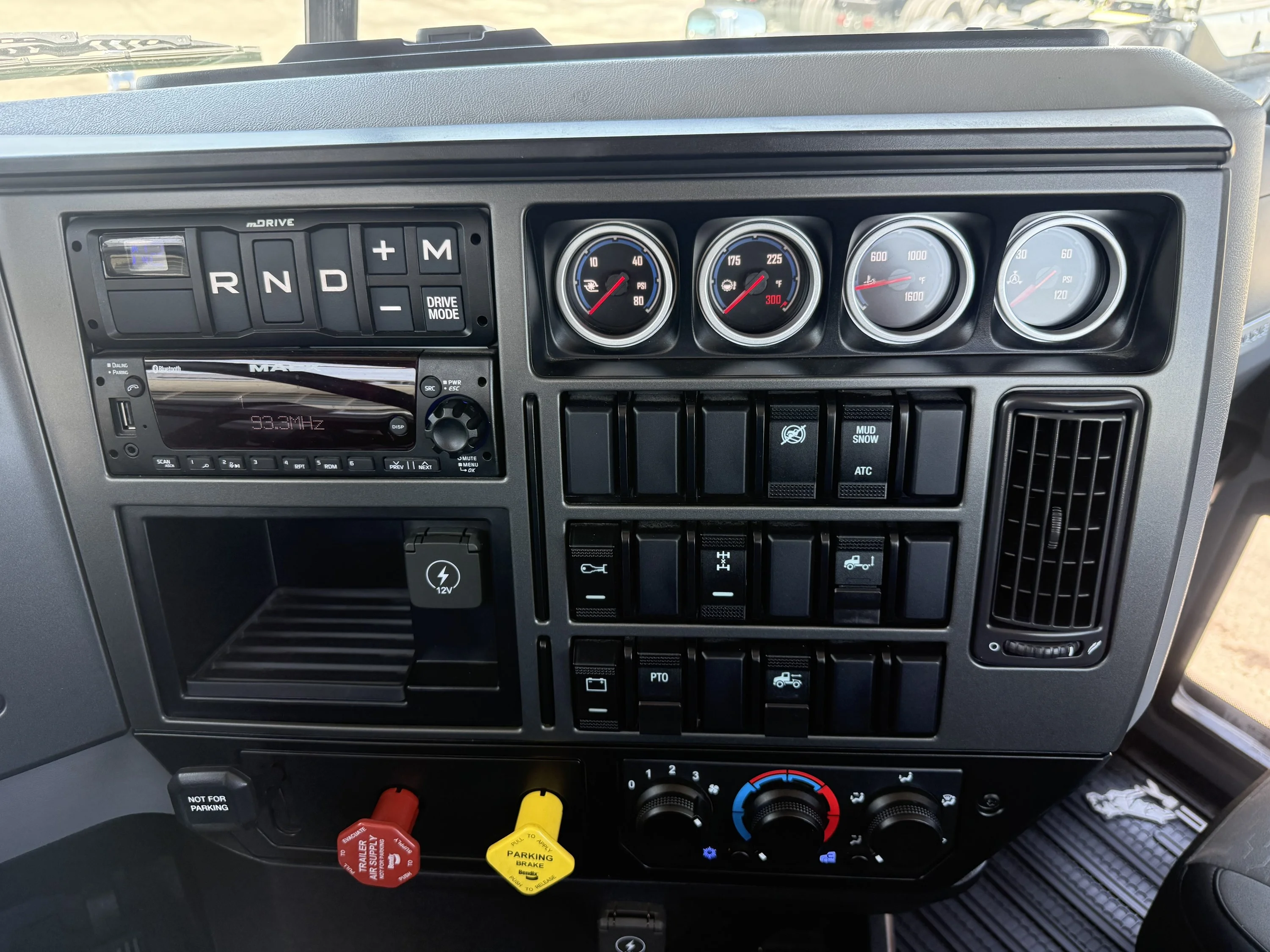 2026 Mack Pinnacle in Austin, TX — photo 15
