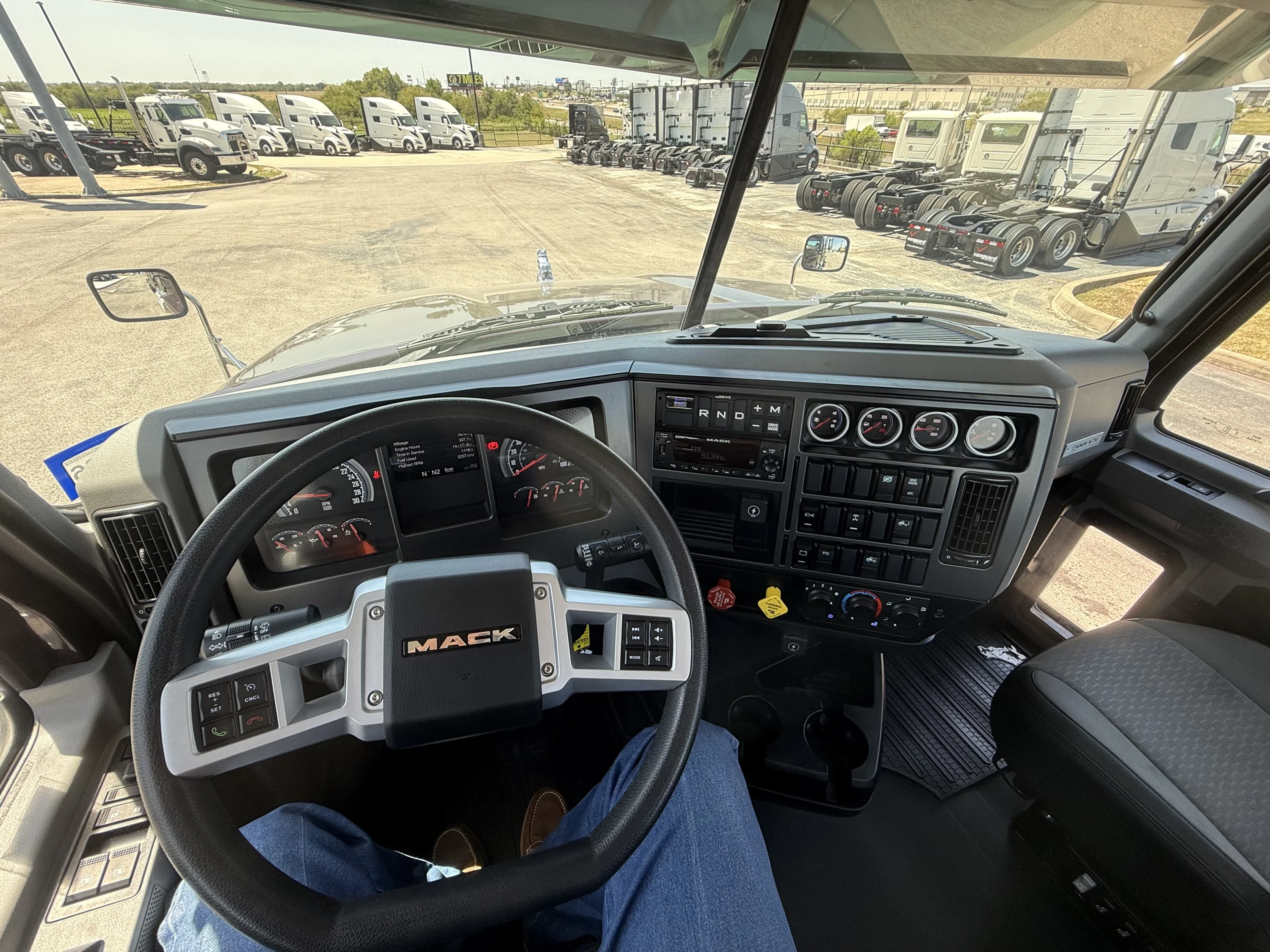 2026 Mack Pinnacle in Austin, TX — photo 19
