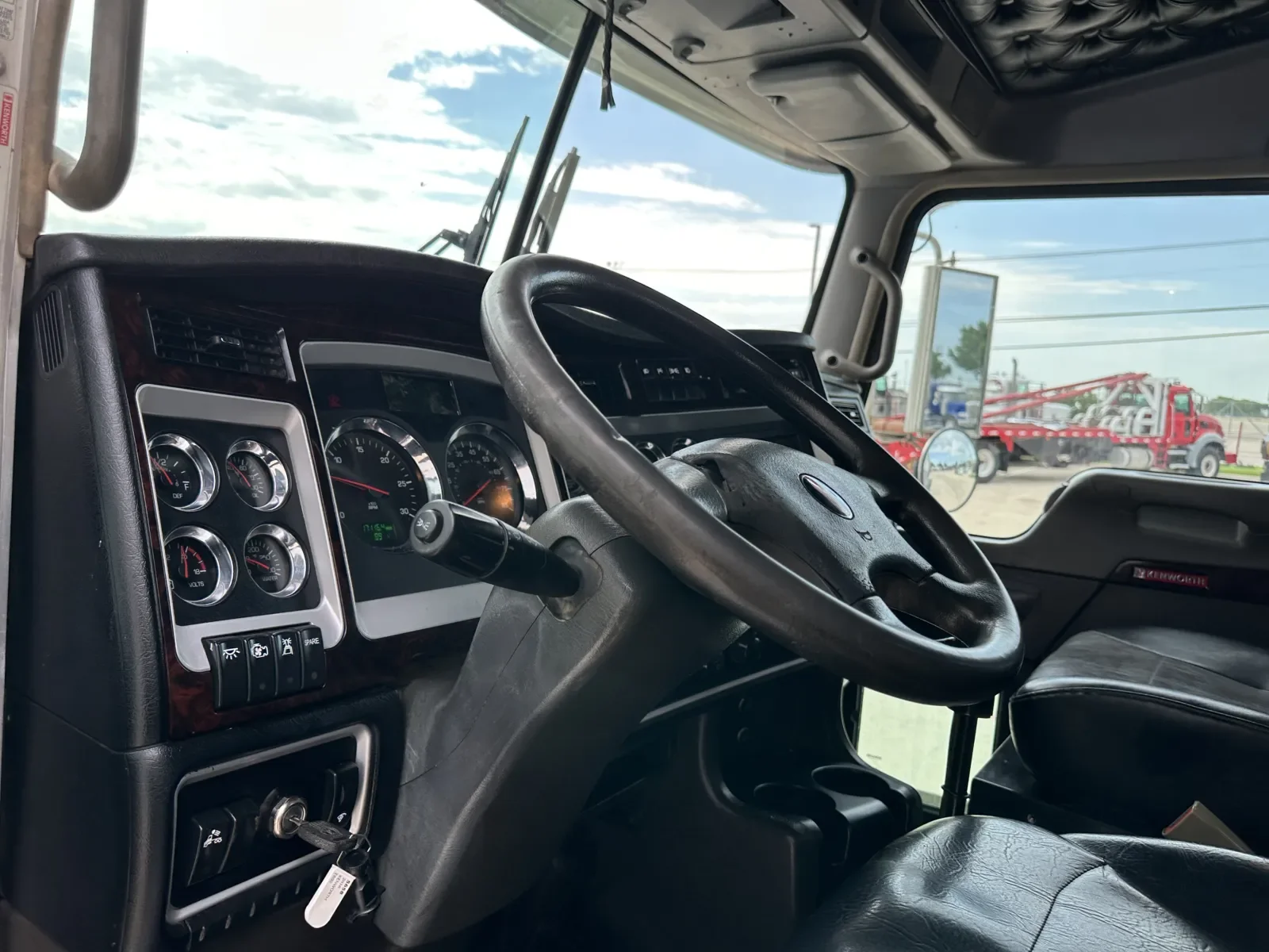 2016 Kenworth T800 in Hutchins, TX — photo 15