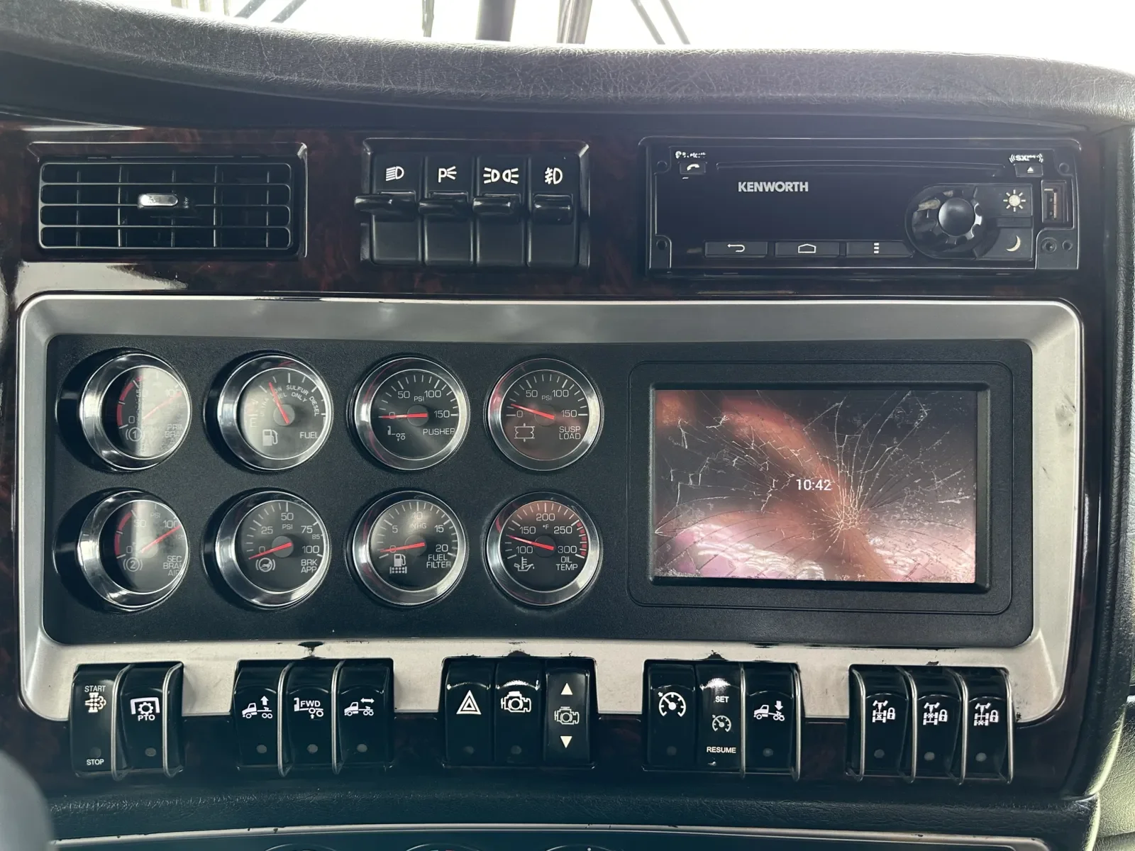 2016 Kenworth T800 in Hutchins, TX — photo 18