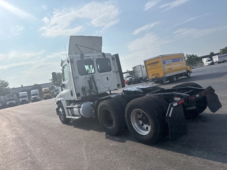 2019 Freightliner Cascadia in La Porte, IN — photo 5