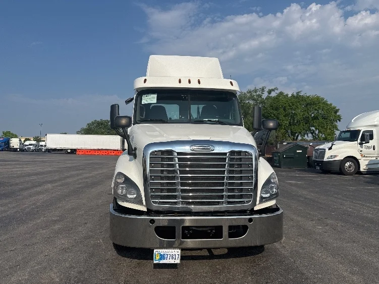 2019 Freightliner Cascadia in La Porte, IN — photo 2