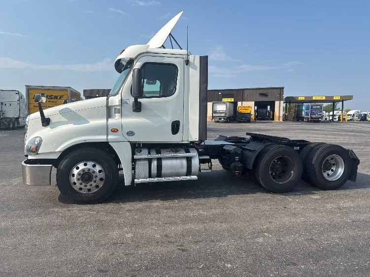 2019 Freightliner Cascadia in La Porte, IN — photo 4