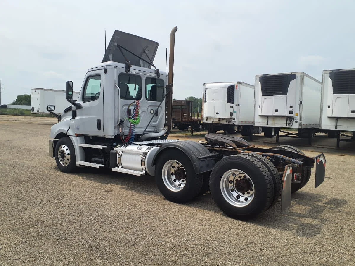 2020 Freightliner Cascadia in Wayland, MI — photo 6