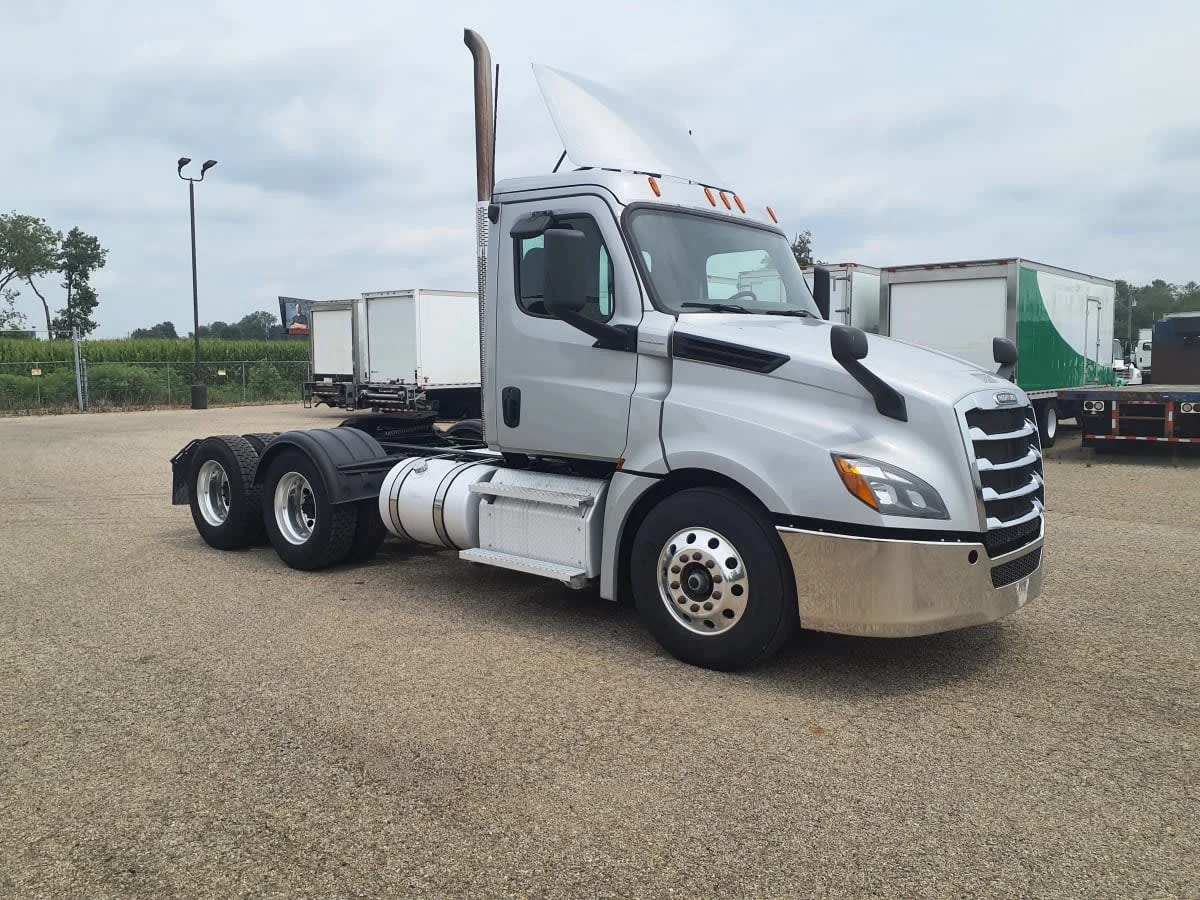 2020 Freightliner Cascadia in Wayland, MI — photo 3