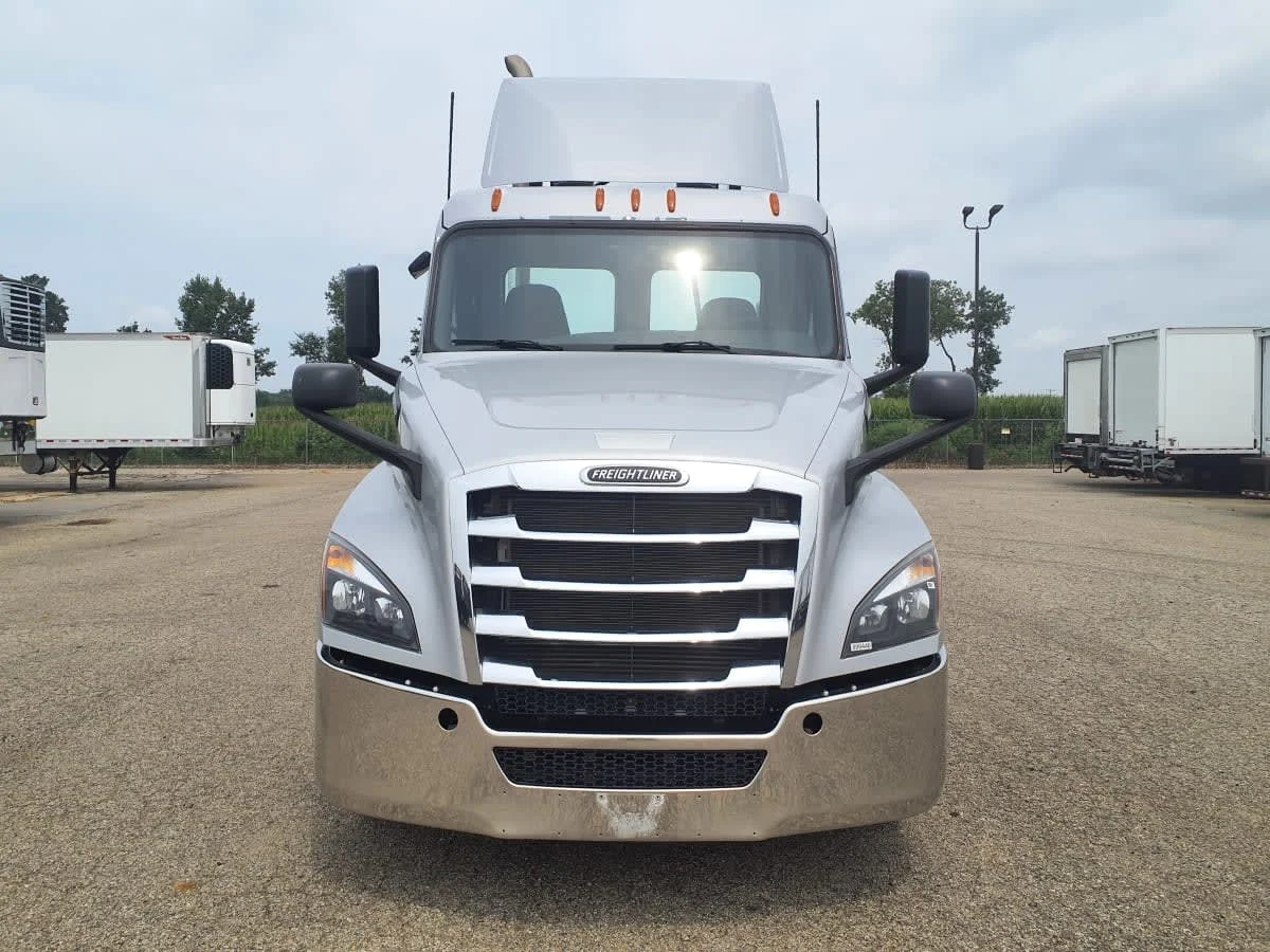 2020 Freightliner Cascadia in Wayland, MI — photo 2
