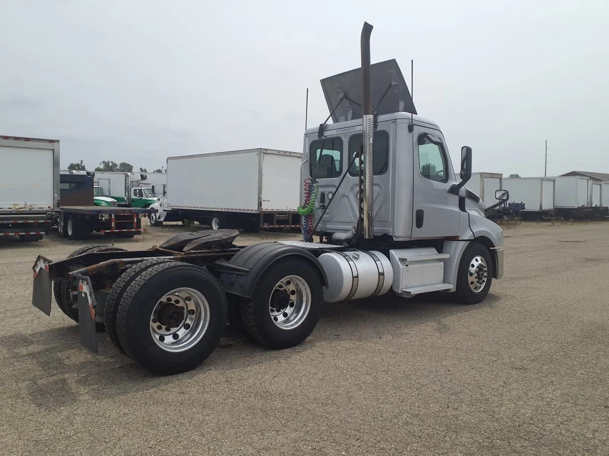 2020 Freightliner Cascadia in Wayland, MI — photo 4