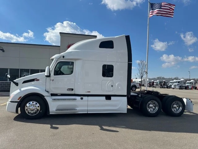 2024 Peterbilt 579 - image 2
