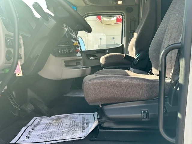 2024 Peterbilt 579 - image 9