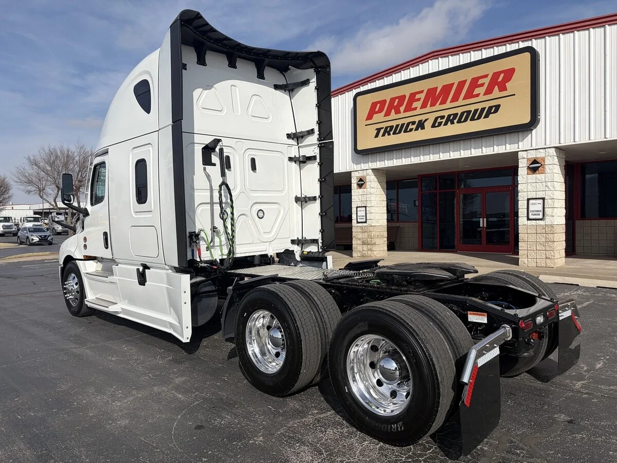 2027 Freightliner Cascadia - image 3