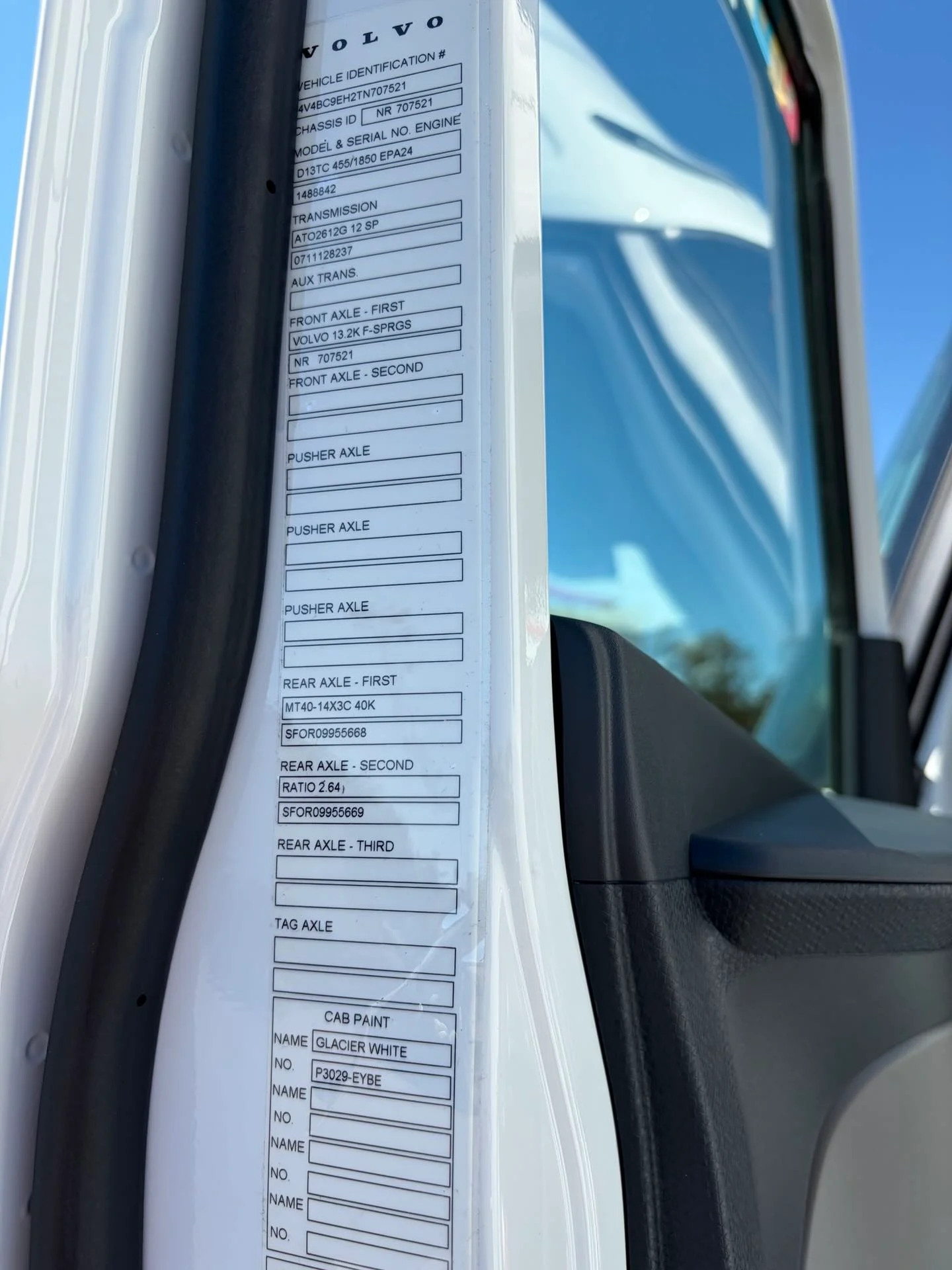 2026 Volvo VNL 860 - image 10