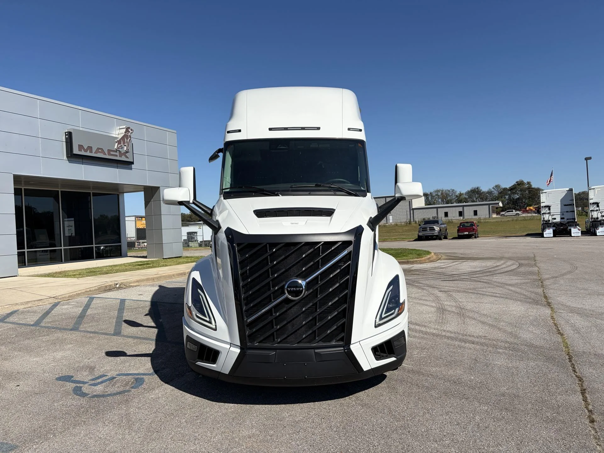 2026 Volvo VNL 860 - image 2