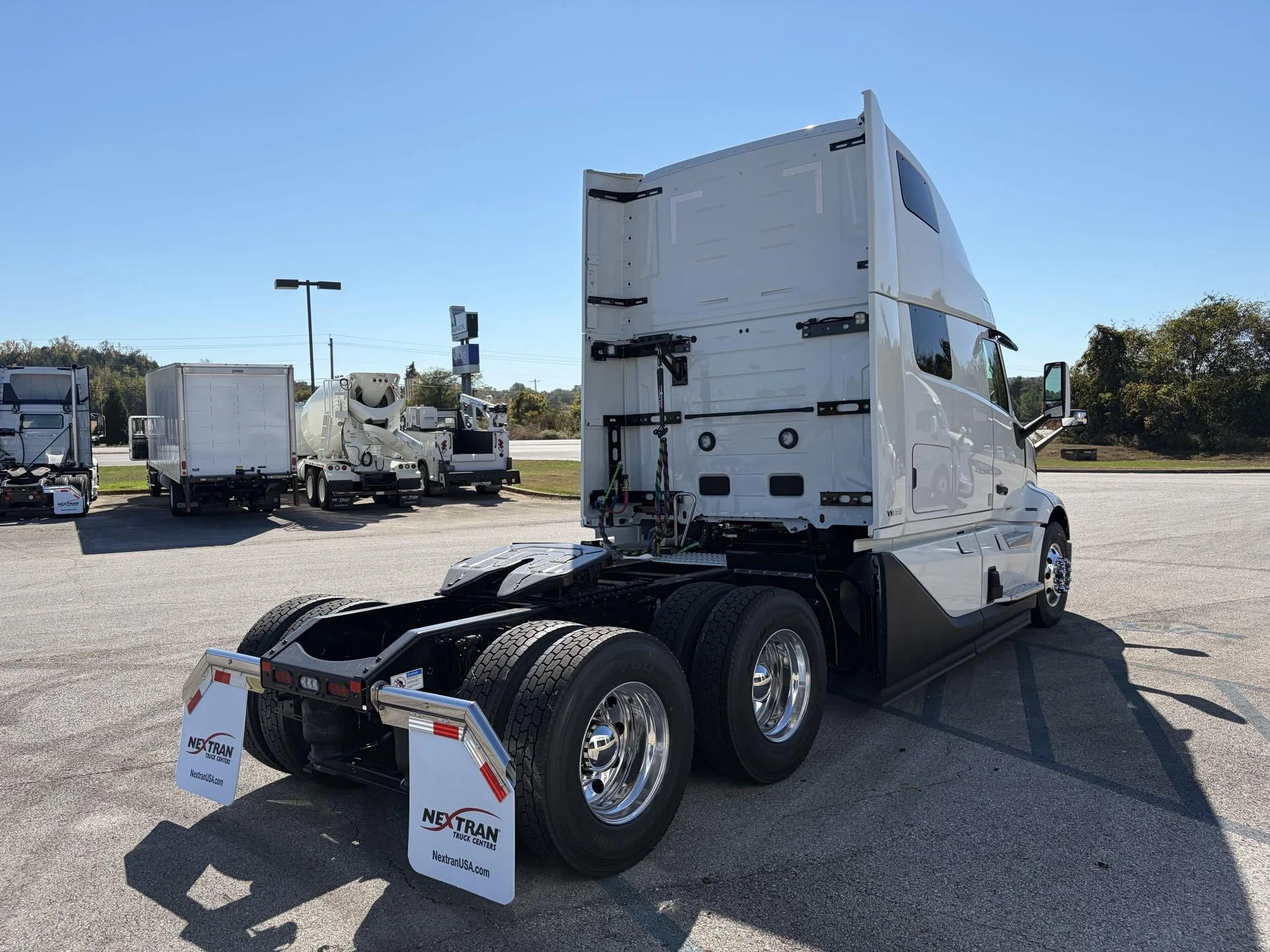 2026 Volvo VNL 860 - image 6