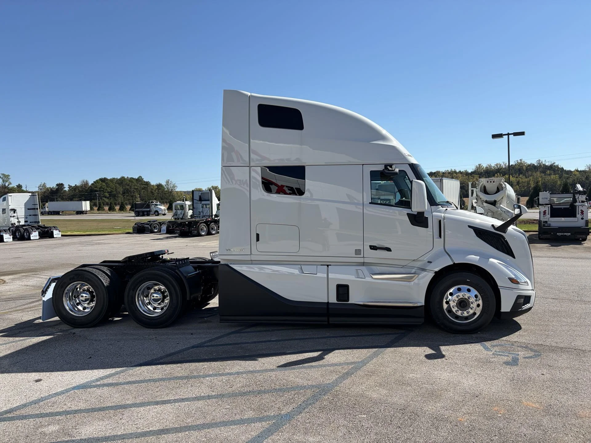 2026 Volvo VNL 860 - image 4