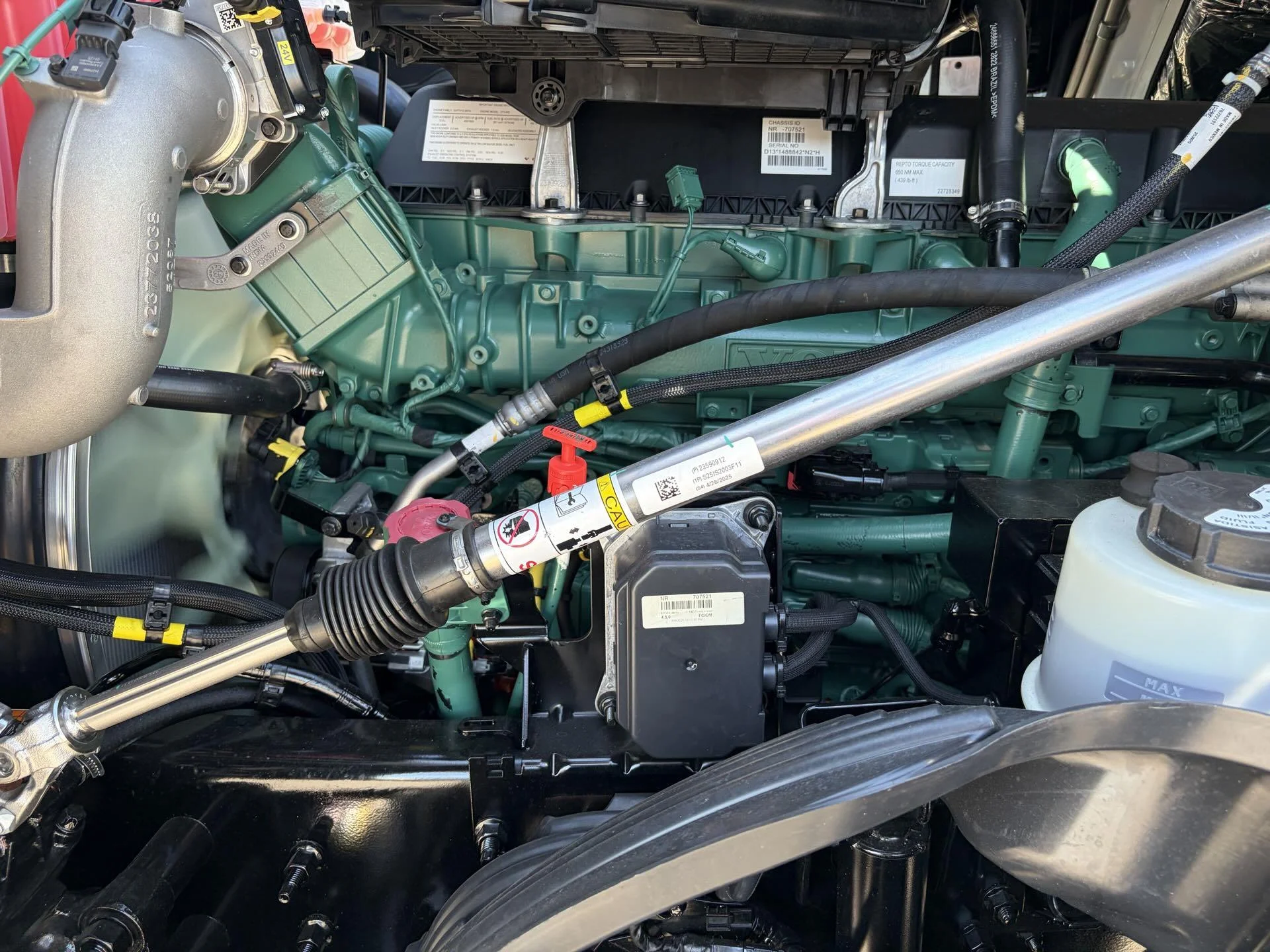 2026 Volvo VNL 860 - image 11