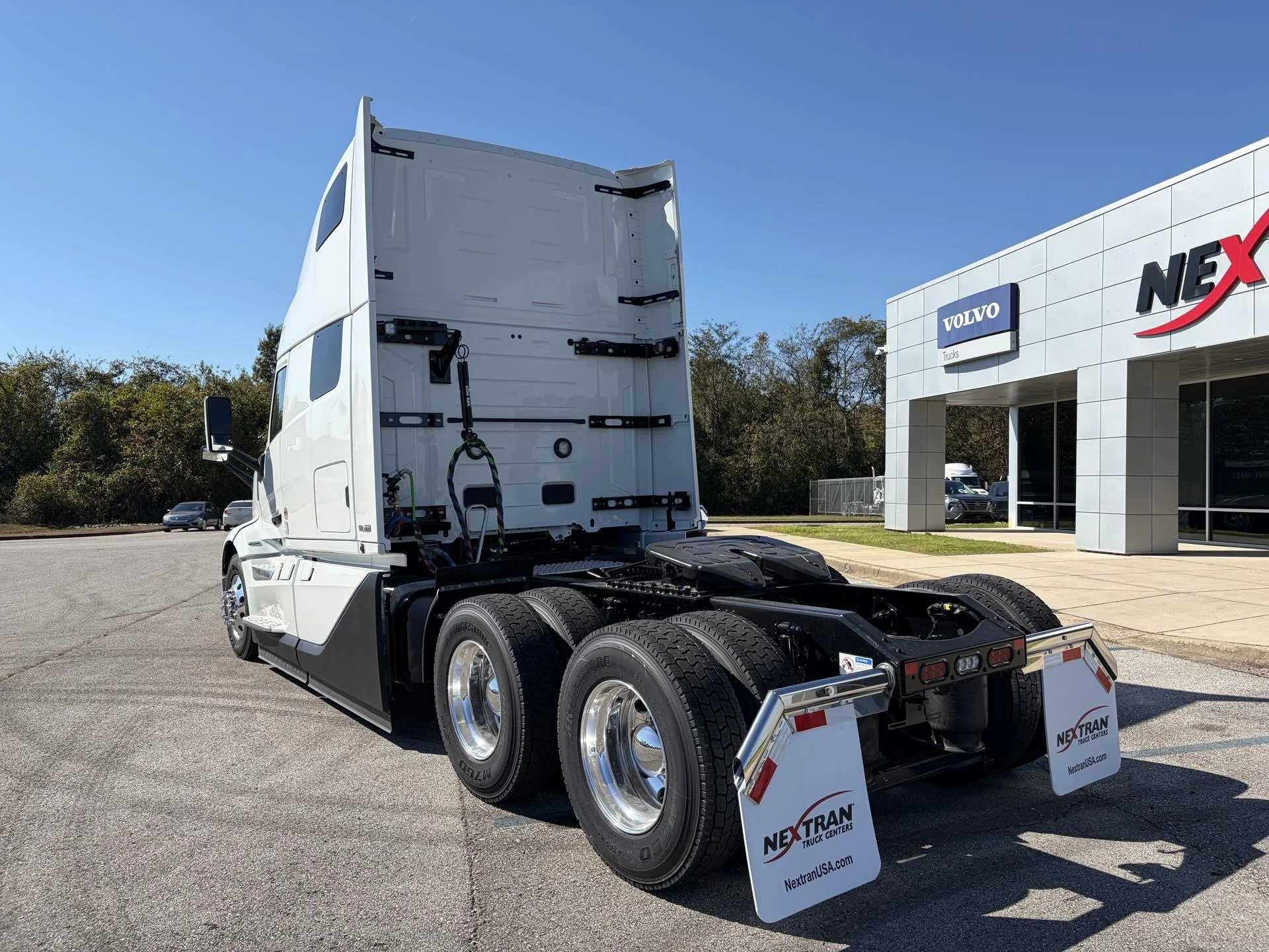 2026 Volvo VNL 860 - image 5